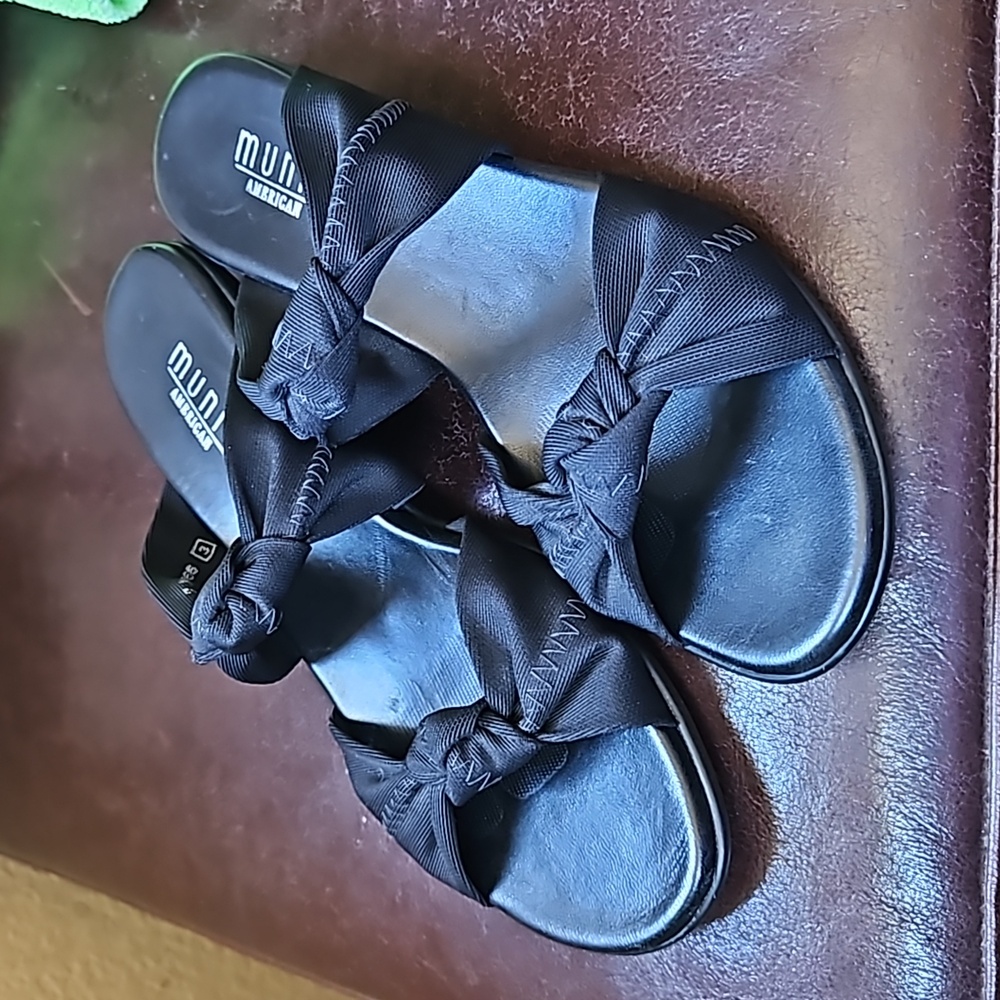 Munro sandal 7M